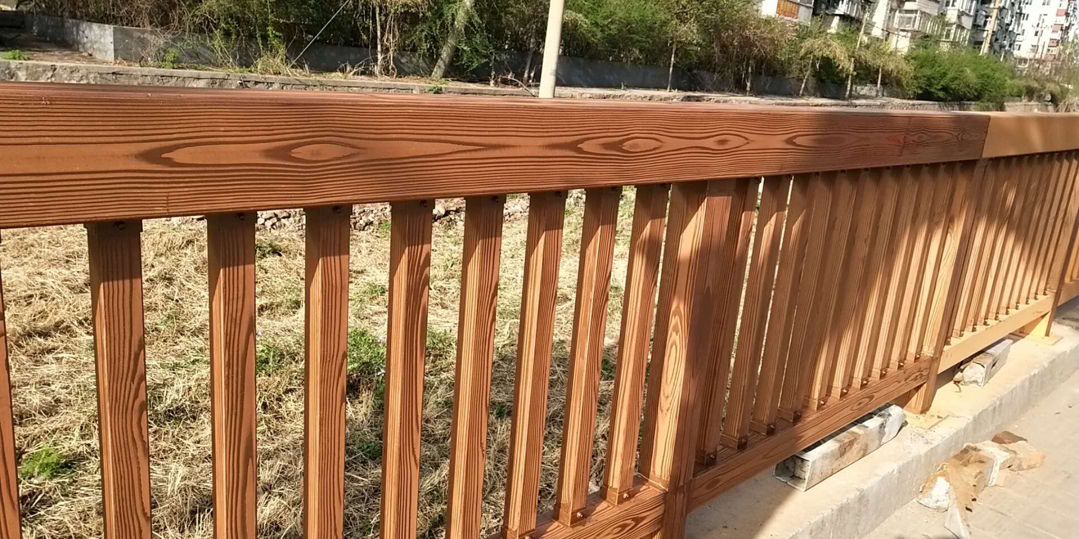 泸州河北承德双桥区护栏仿木纹漆施工项目